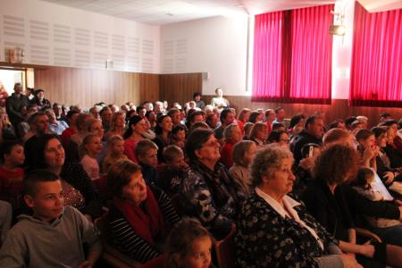 »Mamica je kakor zarja« (35)